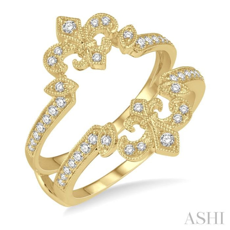 9ct Gold Two Tone Diamond Cut Lattice Round Dome Ring. | Angus & Coote